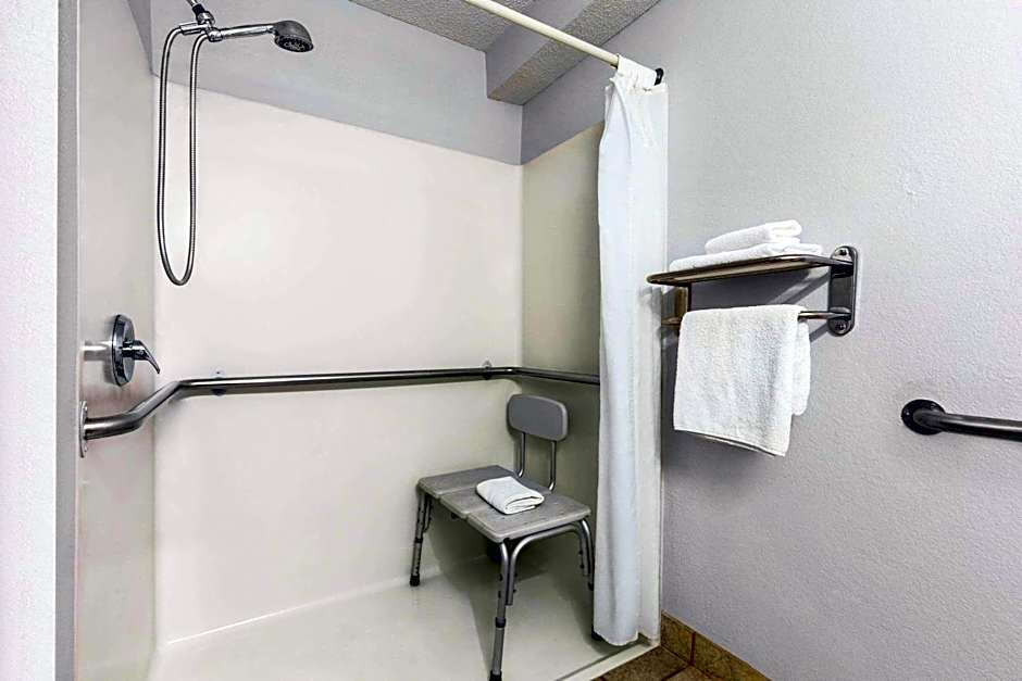 Microtel Inn & Suites By Wyndham Lincoln