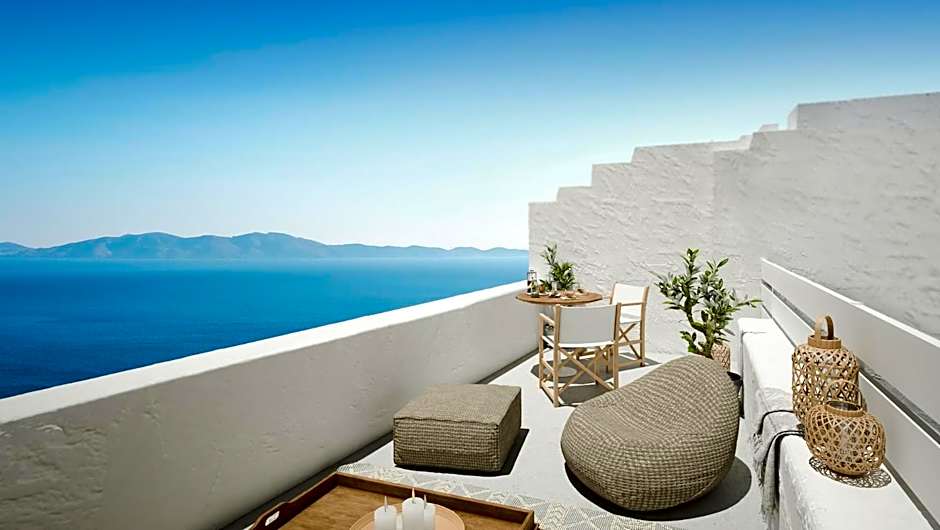 Living Theros Luxury Suites