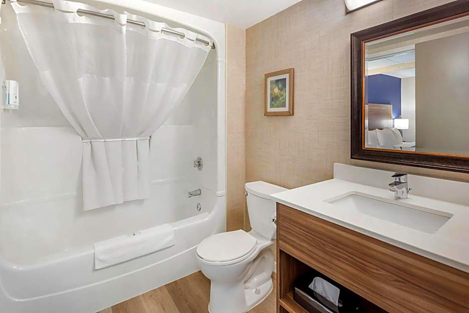 Quality Suites Whitby