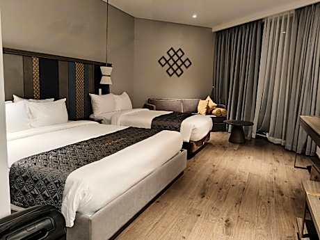 Premium Deluxe Pool Corner King Room
