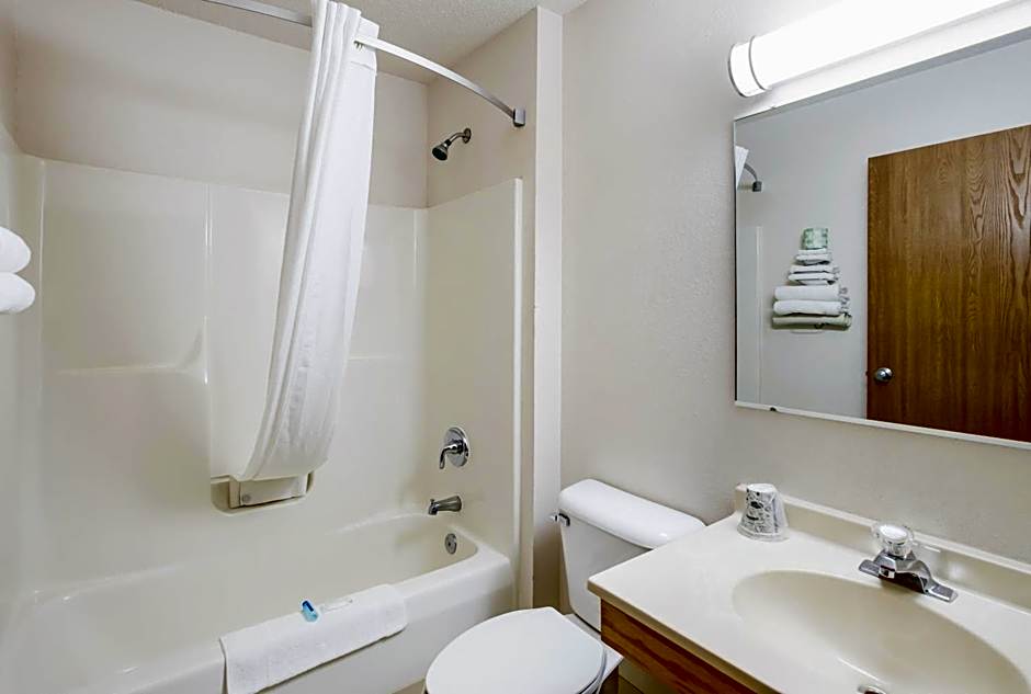 Americas Best Value Inn Charlotte, MI