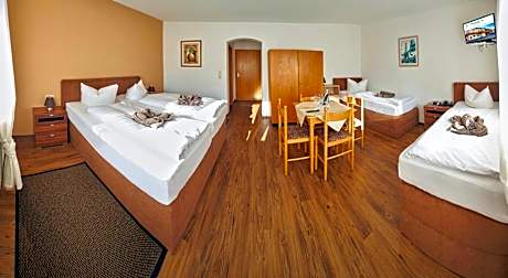 Quadruple Room with Bathroom