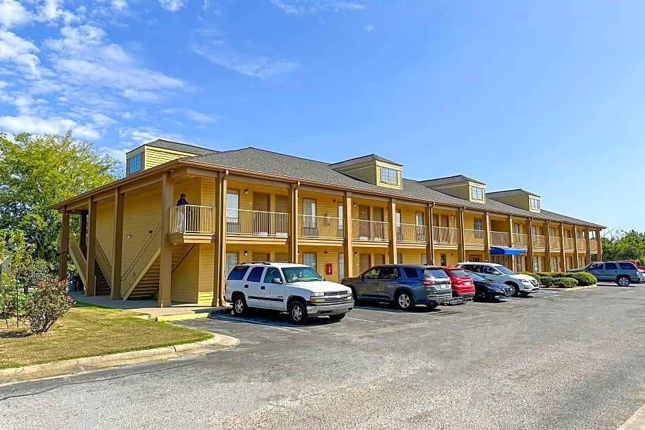 Bonita Lakes Inn