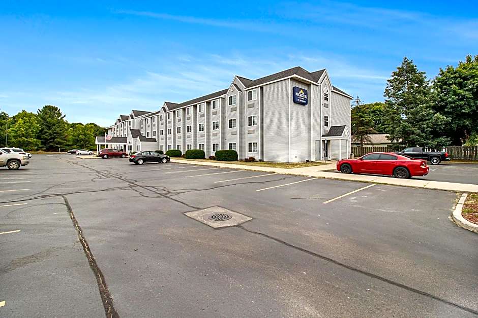 Microtel Inn & Suites by Wyndham Manistee