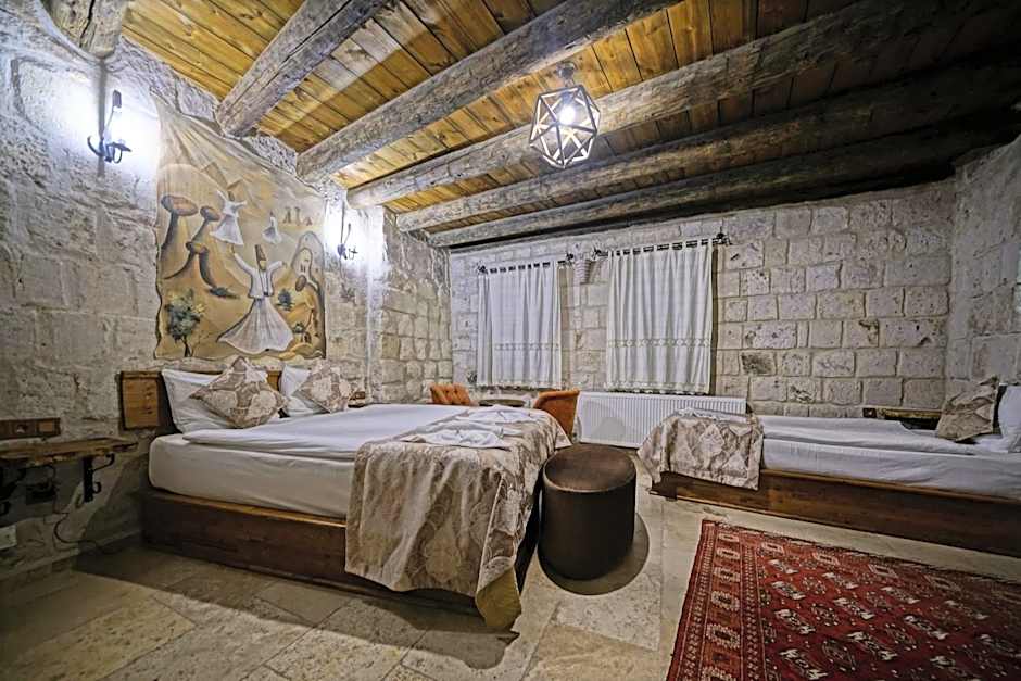 Risus Cave Suites