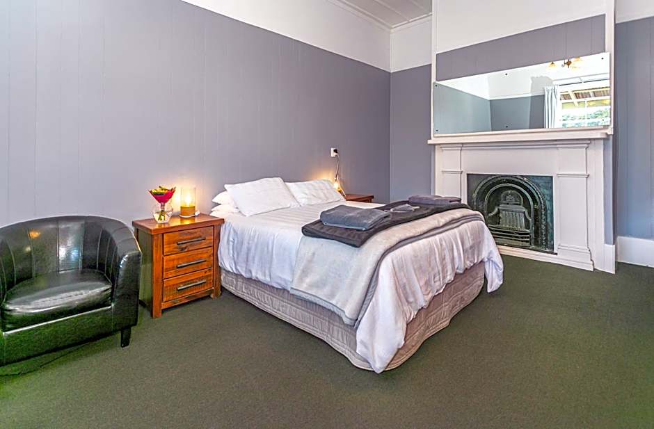 Lady Bowen Bed & Breakfast