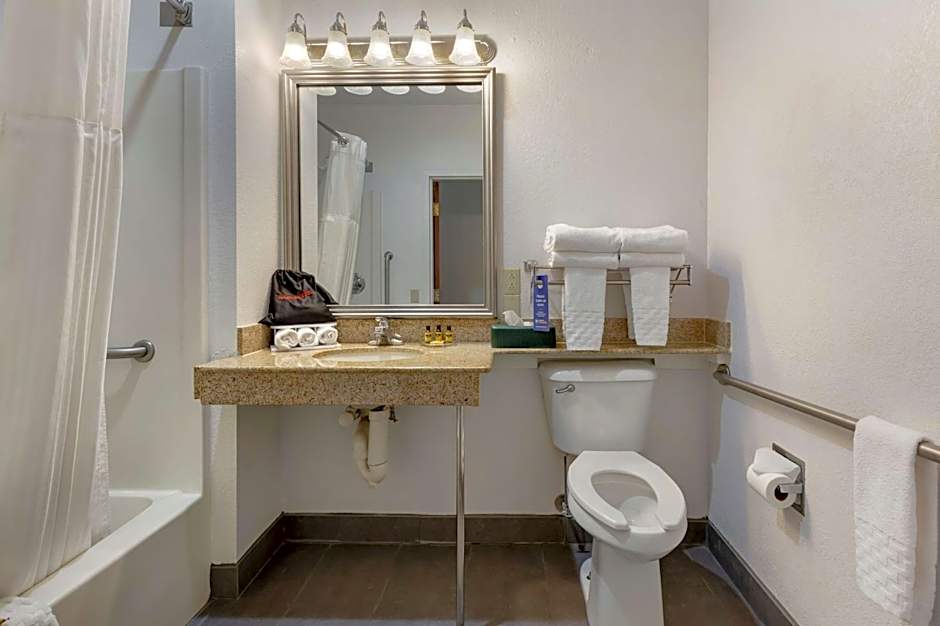 Best Western Plus South Hill Inn