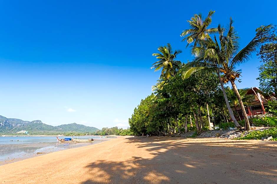 Amatapura Beachfront Villa 14, SHA Certified