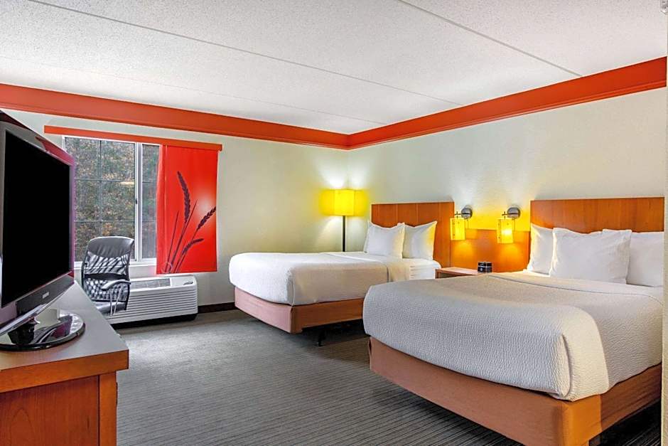 La Quinta Inn & Suites by Wyndham Raleigh Crabtree