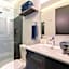 P501 Central 2Bdrm 2bath AC Rooftop