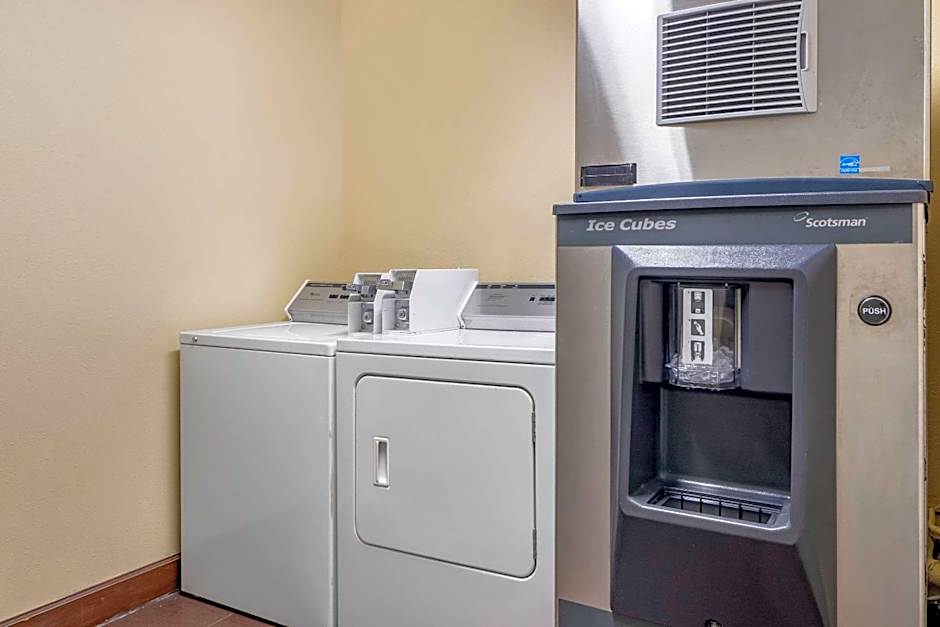 Comfort Inn & Suites Macon North I-75