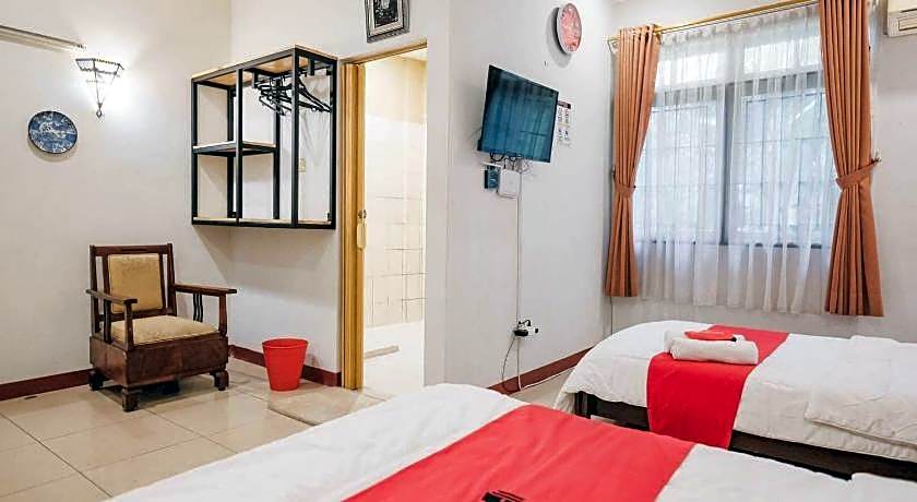 RedDoorz Syariah Plus near Trans Studio Cibubur