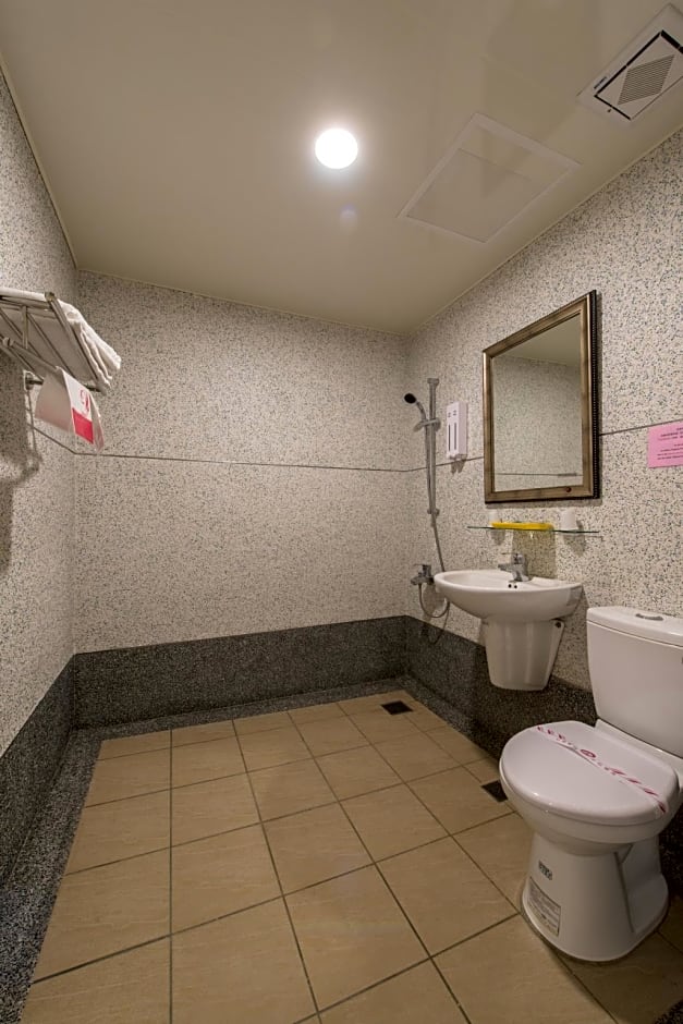 Lotus Yuan Business Hotel