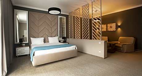 Suite with King Bed and Balcony - Non-Smoking