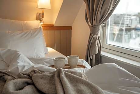 Home Hotel With