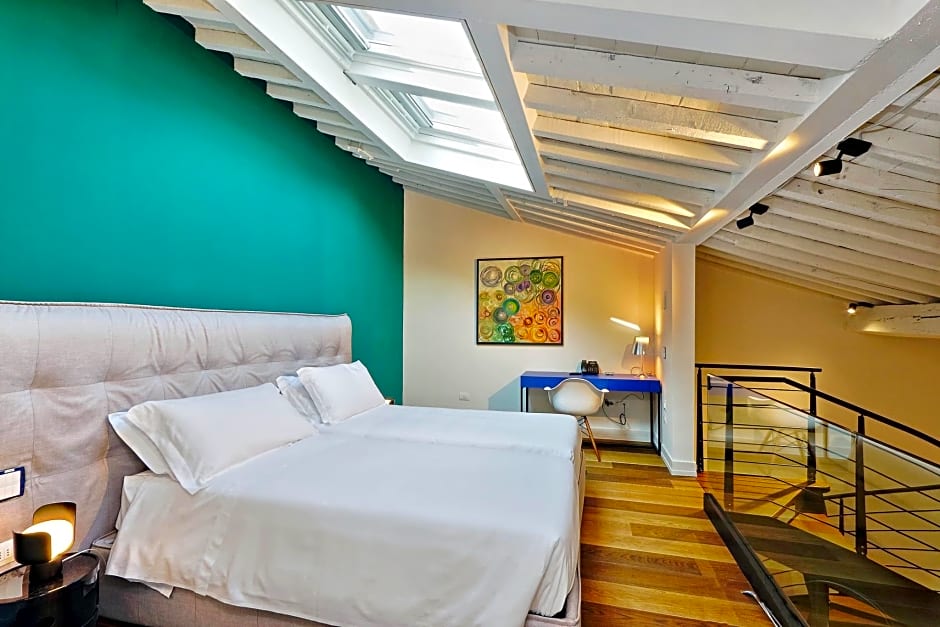 M7 Contemporary Apartments - My Extra Home