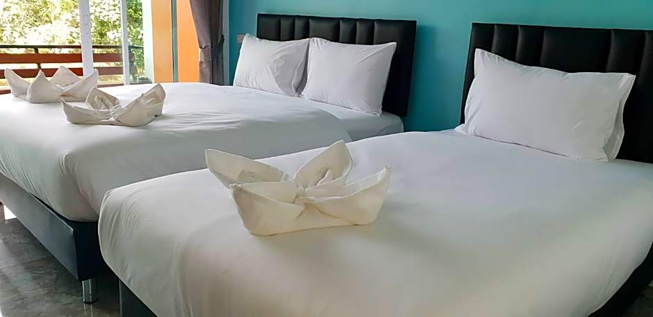 Thipburee Riverside Hotel