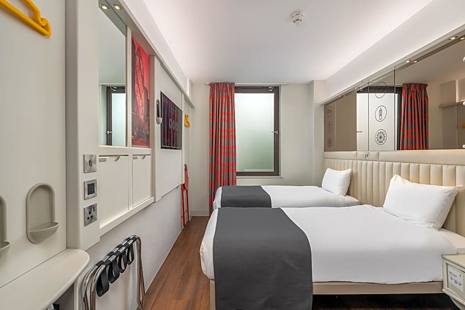 Tune Hotel - London, Liverpool Street