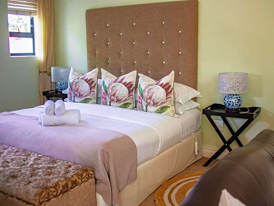 Hermanus Cliff Path Lodge - No Load-shedding