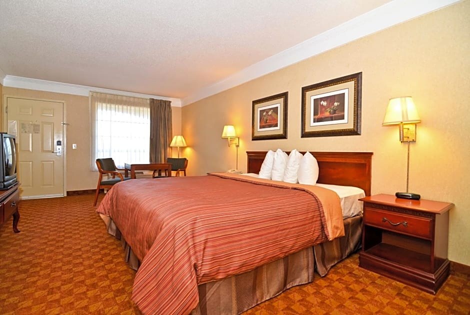 Peach State Inn & Suites