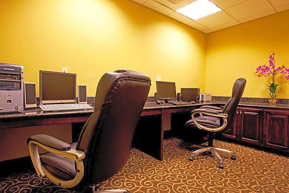 Holiday Inn Express Hotel & Suites Chaffee - Jacksonville West By IHG