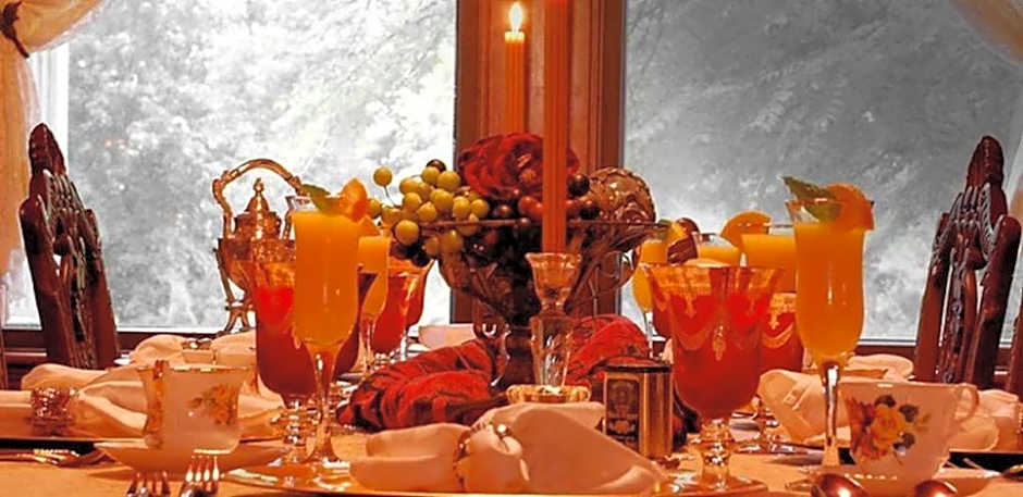 Alexander Mansion  Bed and Breakfast