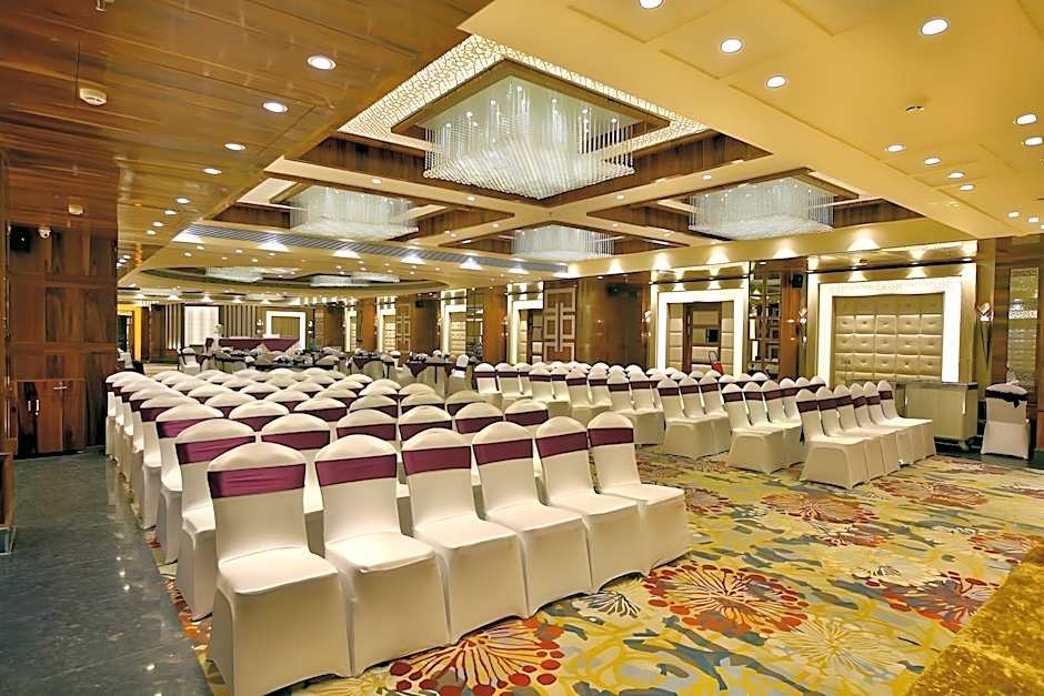 Regenta Central The Crystal Kanpur