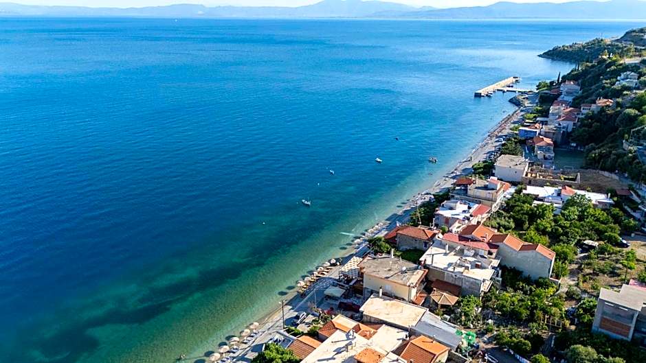 Davis Studios & Apartments