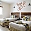 12 Bees Hotel