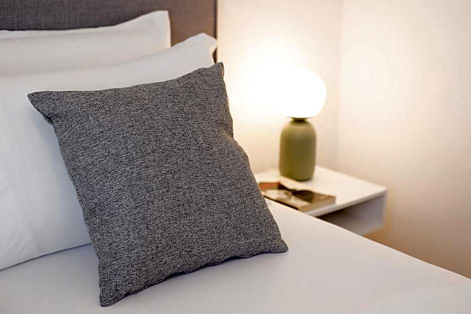 ELECTRIC Rooms & Suites