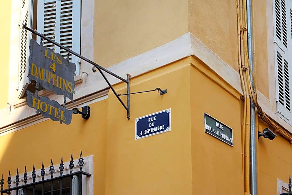 Les Quatre Dauphins