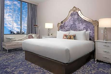 Guest room, 1 King, City view, Three Muses