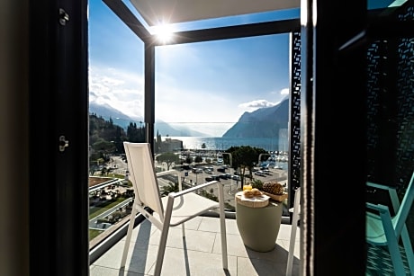 Premium Panorama Room with Lake View
