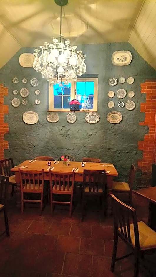 The Three Horseshoes