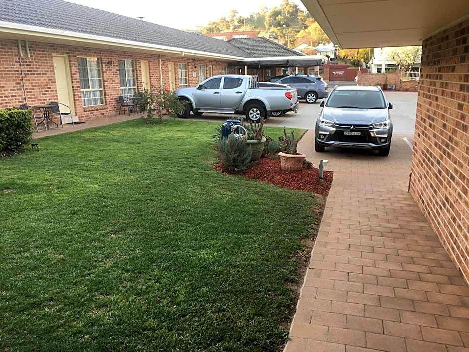 Golden Chain Aalana Motor Inn