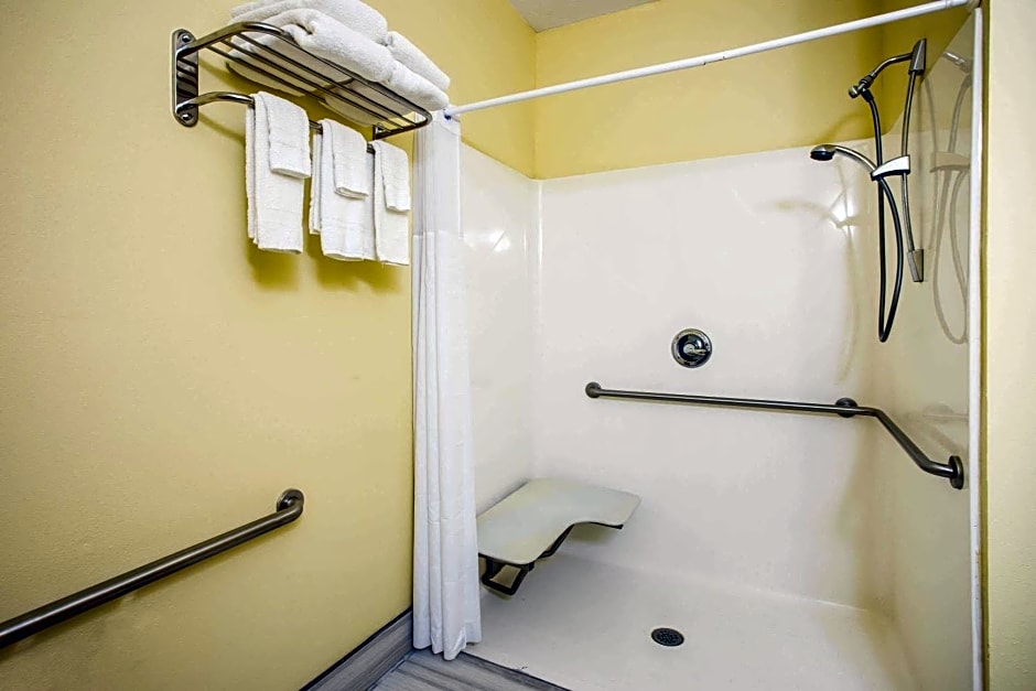 Days Inn & Suites by Wyndham Augusta Near Fort Gordon