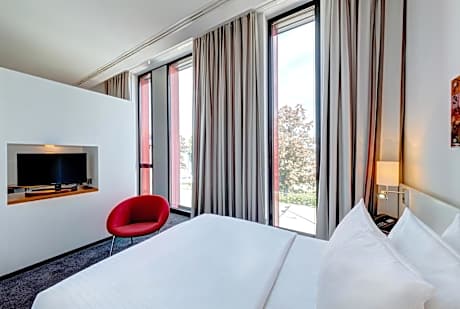 Junior Suite with private Sauna and Queen Bed
