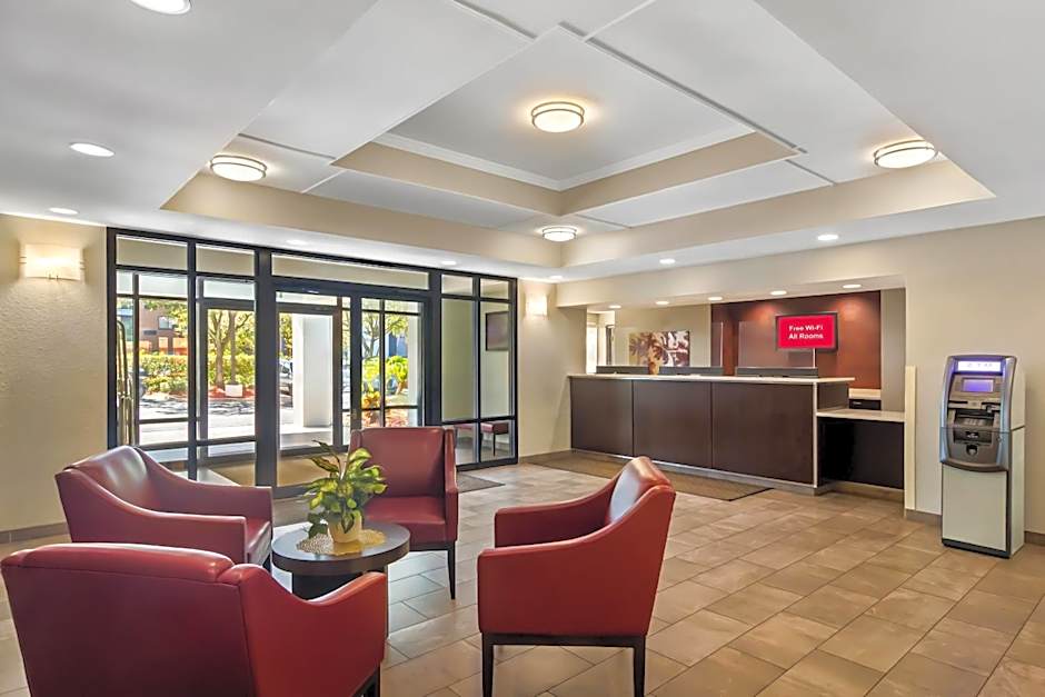 Red Roof PLUS+ Jacksonville - Southpoint