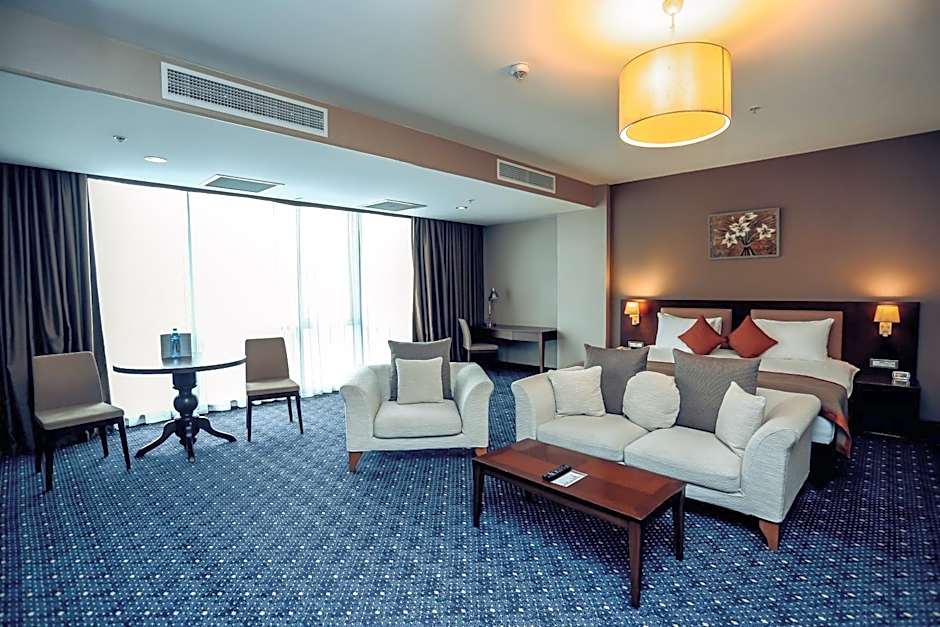 Parkside Hotel & Apartments