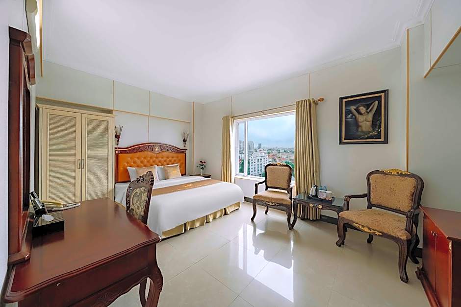 Classic Hoang Long Hotel