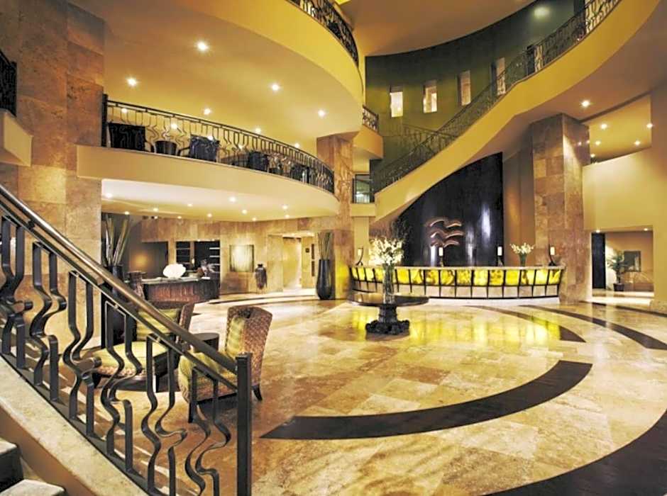 3 Br CONDO AVAILABLE IN LAS PALOMAS SANDY BEACH