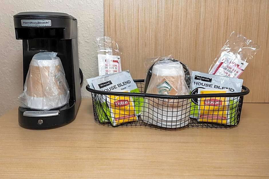 Red Roof PLUS+ & Suites Naples Downtown-5th Ave S