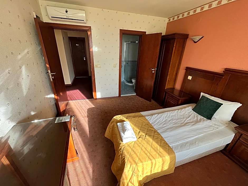 HOTEL BOLYARI