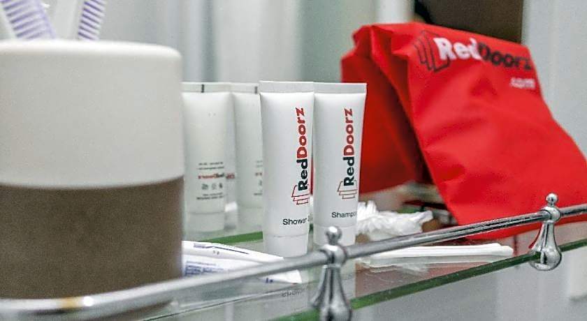 RedDoorz Plus near Universitas Sumatera Utara