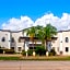 Days Inn & Suites by Wyndham Webster NASA-ClearLake-Houston