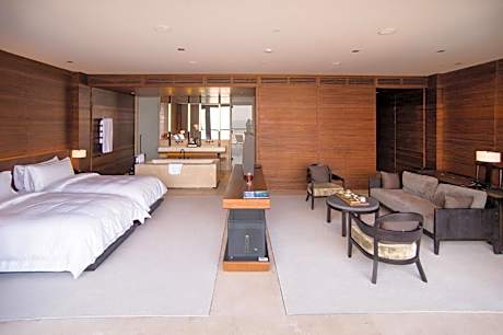 Deluxe Sea View Twin Bed Suite