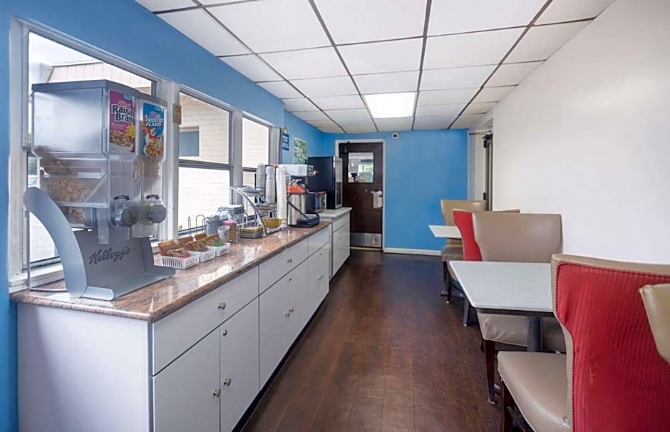 Days Inn by Wyndham Hicksville Long Island