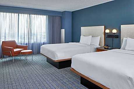 King Room with Adapted Tub - Mobility Accessible