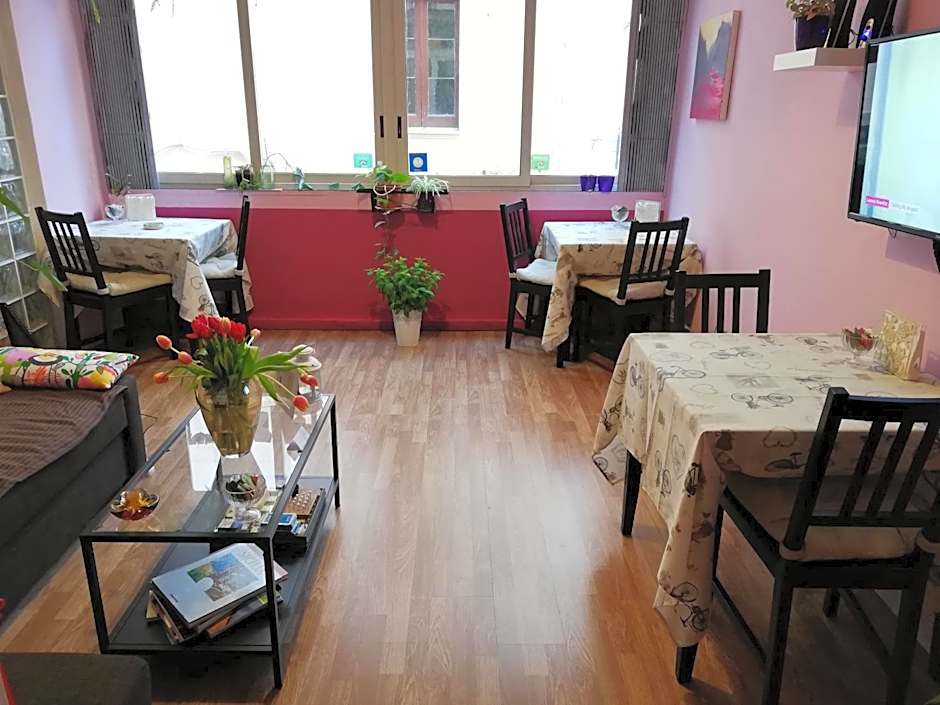 Aloi Rooms