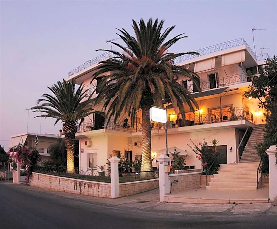Akrotiri Hotel